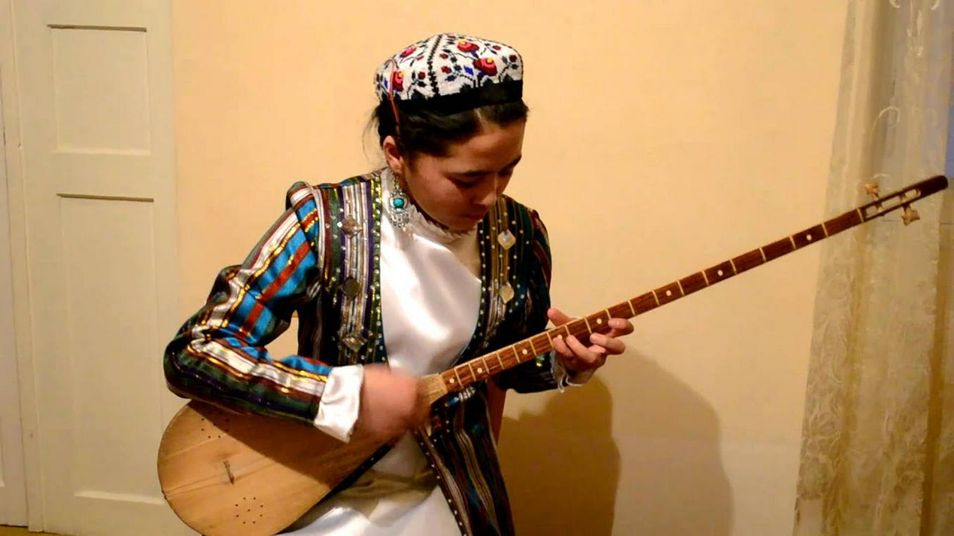 Musiqa o. Дутар музыкальный инструмент. Музыкальный инструмент Узбекистана дутар. Узбекские музыкальные инструменты дутар. Дутар туркменский инструмент.