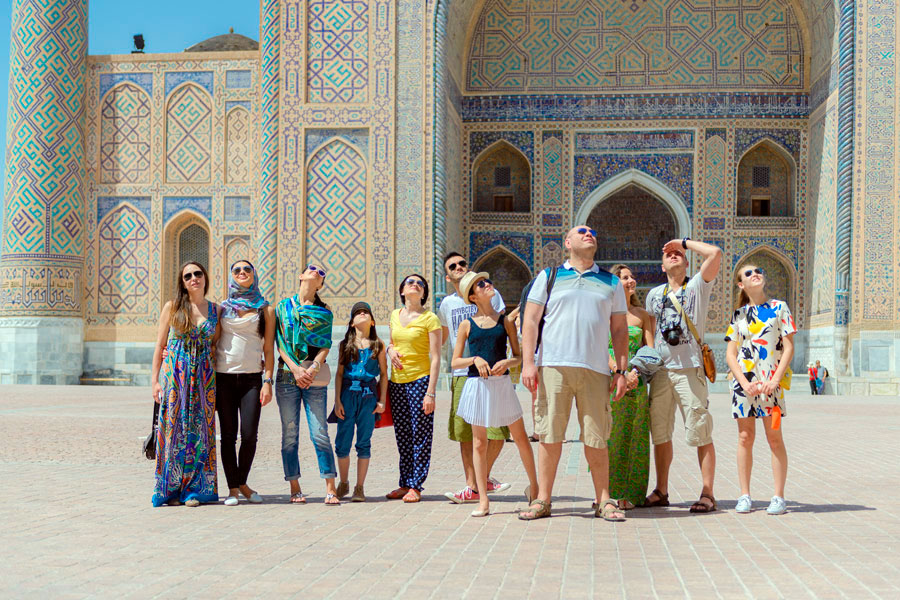 Ташкент туристический. Узбекистан Самарканд туризм. Туристы в Самарканде. Самарканд туристқ. Город Самарканд город туризма в Узбекистане.