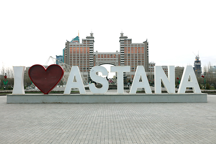 Парламент переименовал Астану в Нурсултан без участия казахстанцев